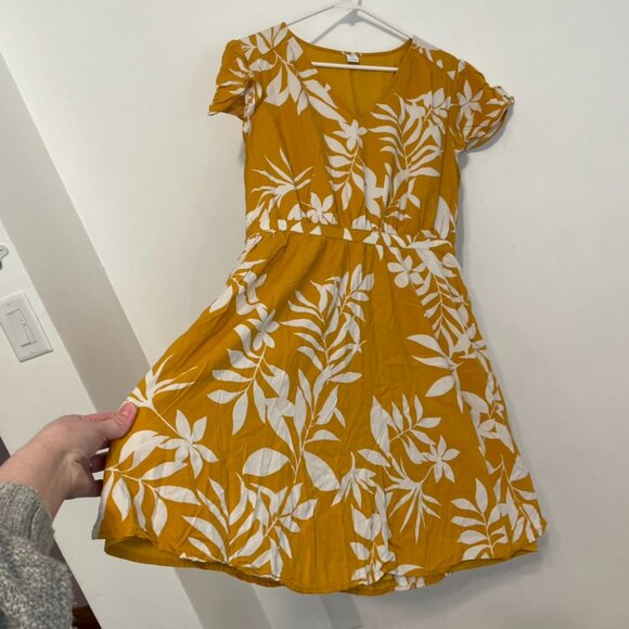 OLD NAVY Waist Defined V-Neck Dress Mustard Yellow White Floral Cap Sleeve Knee - Picture 9 of 14